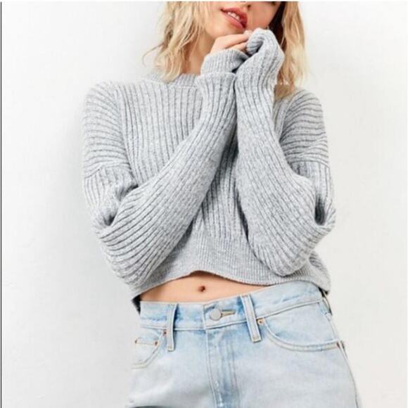 UO Urban Outfitters Gray Long Sleeve Knit Crop Sweater Size XS Extra Small - Picture 2 of 9